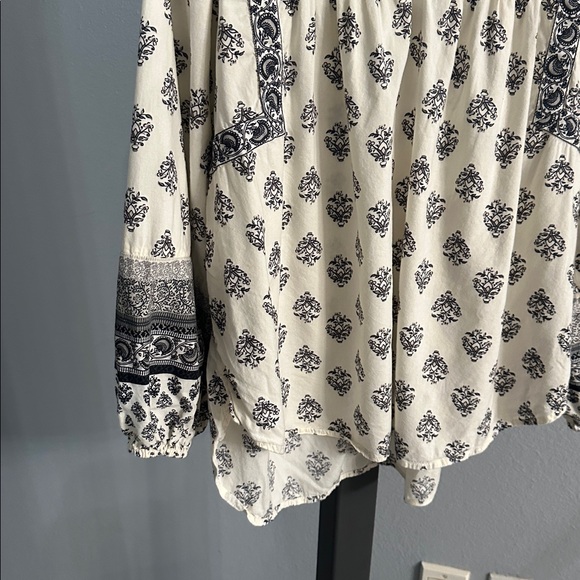 Old Navy boho blouse - Picture 2 of 6